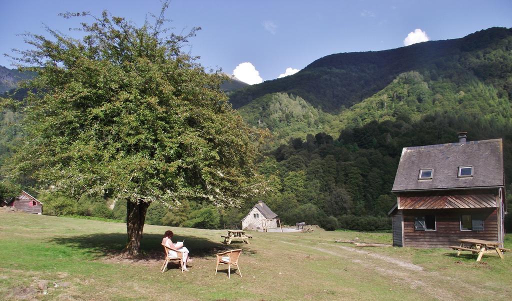 Les Chalets De La Foret D'Issaux Osse-en-Aspe Zimmer foto